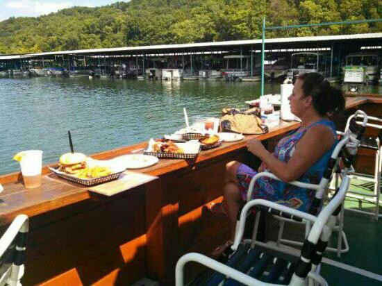 Duff餐馆和美食-Bubba Brews