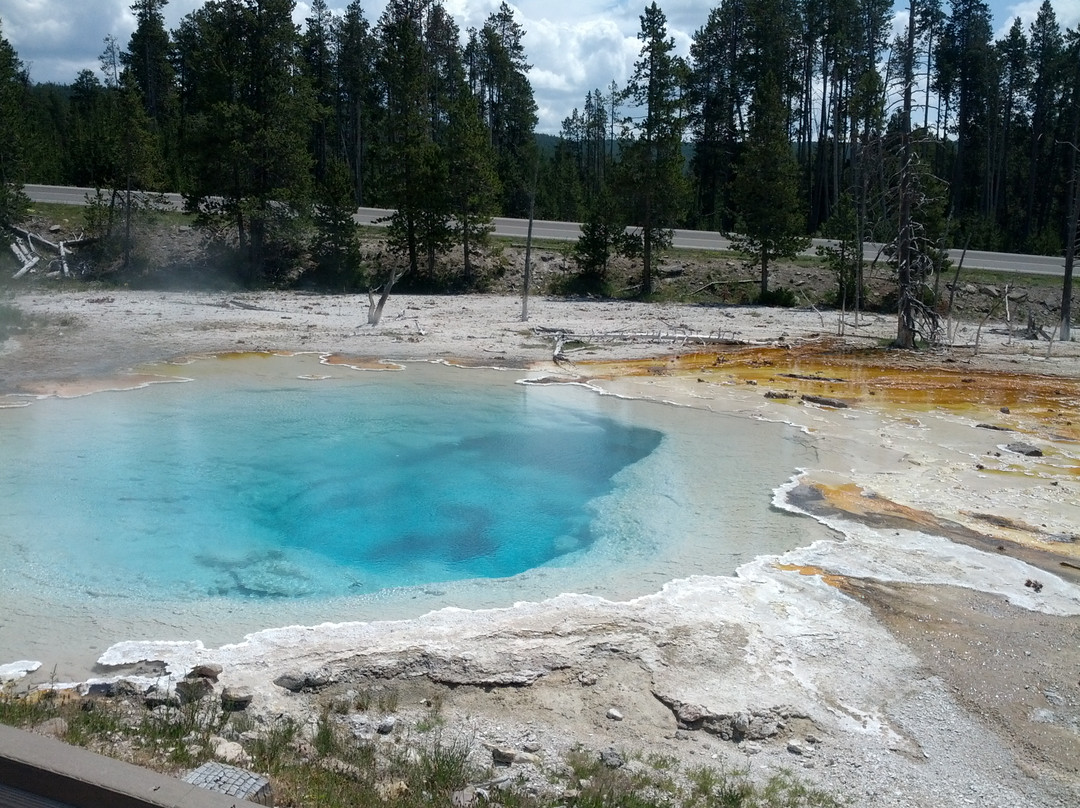 下间歇喷泉盆地-黄石国家公园必去景点