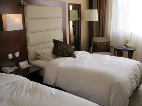 春城花园酒店主图