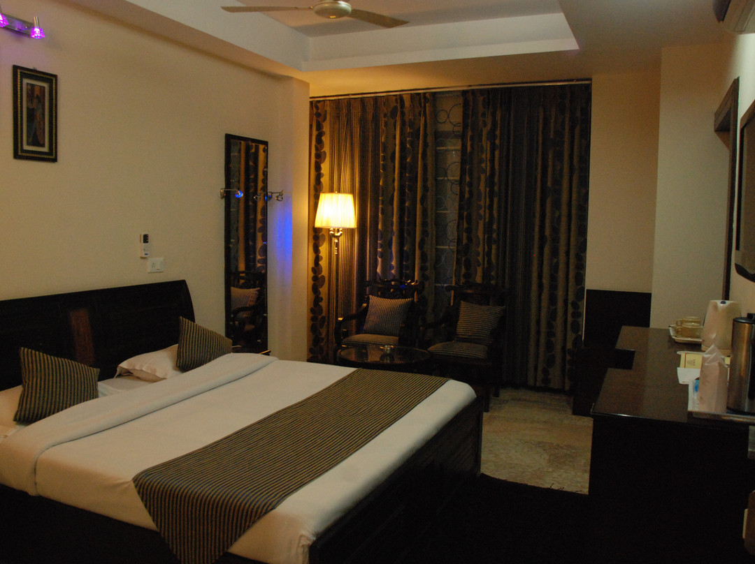 The Grand Hotel主图