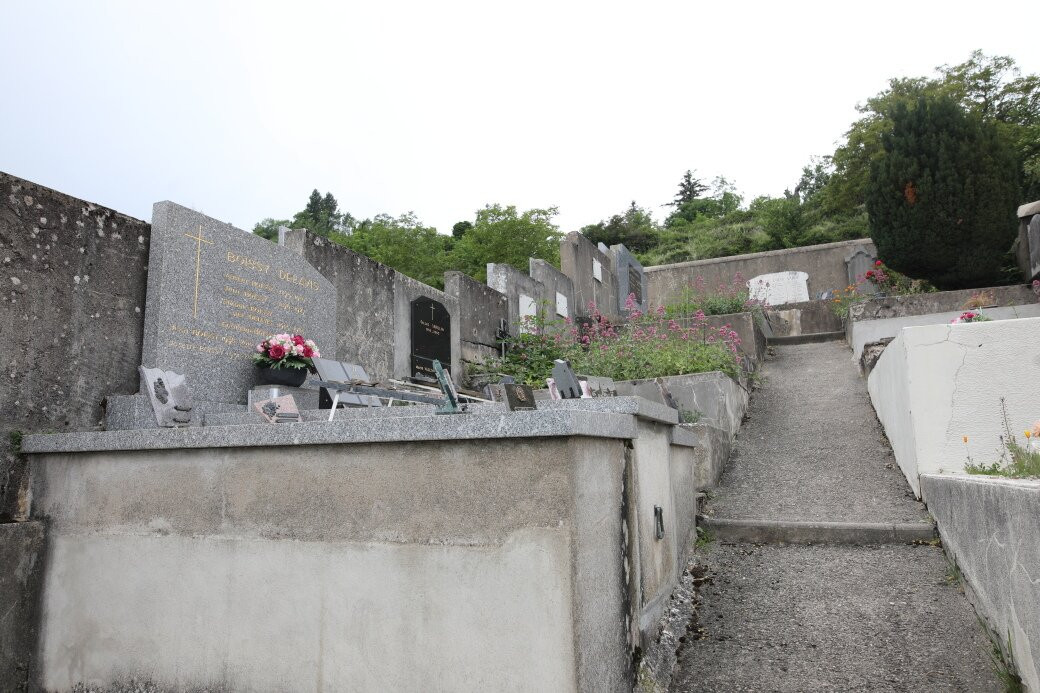 Cimetière communal de Chalençon-Chalencon必去景点