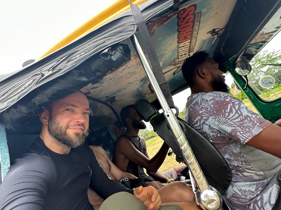 Roni SurfCamp Abay-阿鲁甘湾必去景点