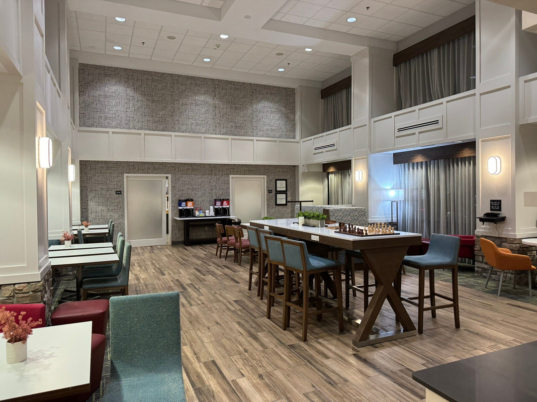 卡斯帕尔希尔顿恒庭旅馆&套房酒店主图