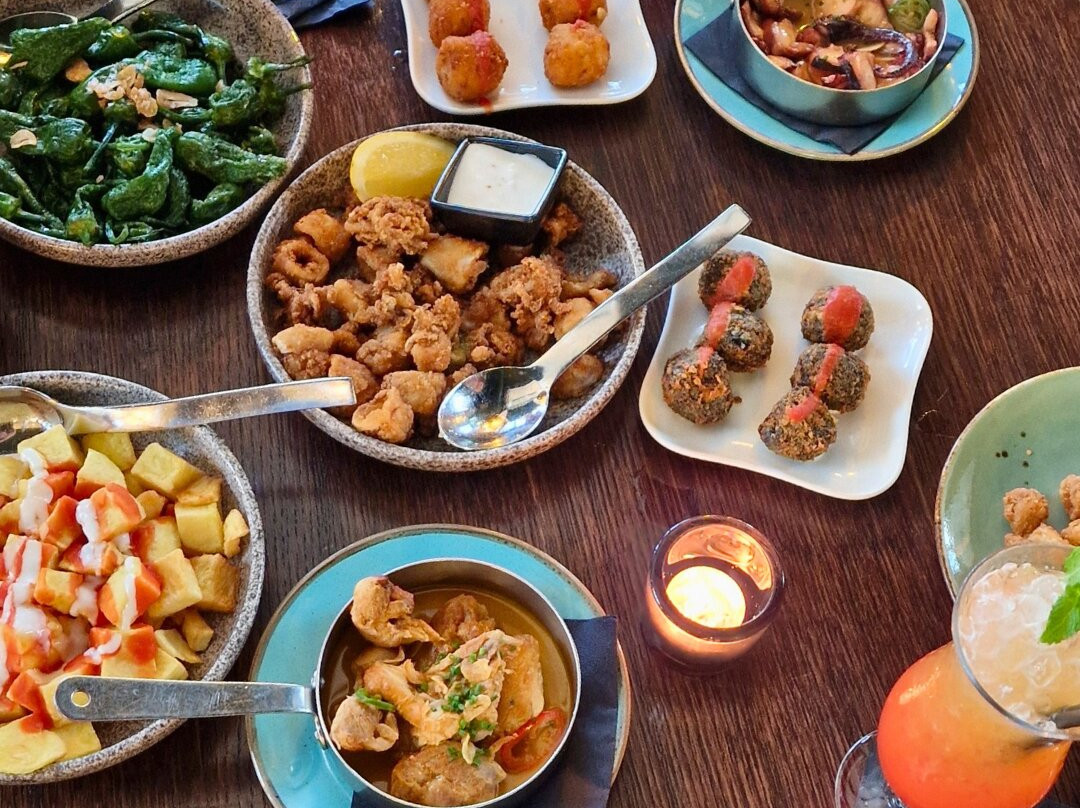 El Barrio Restaurante Y Tapas Bar