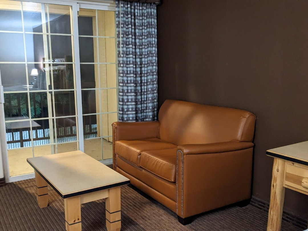 Sisters Inn and Suites主图