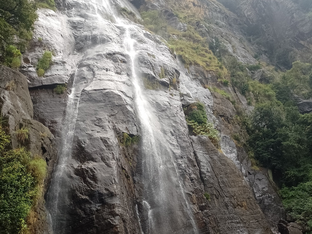 Bambarakanda Falls-Kalupahana必去景点
