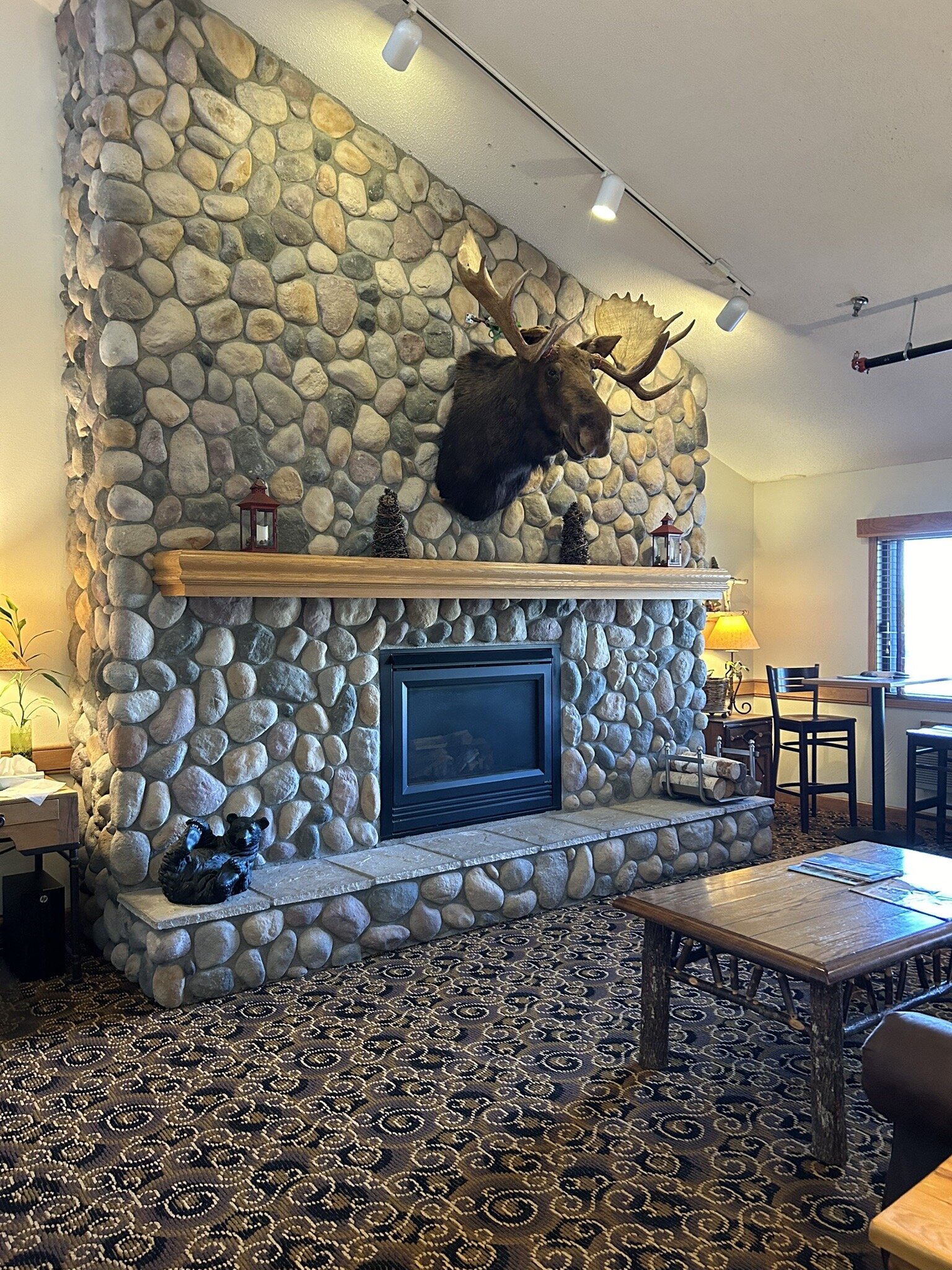 Moose Lake Lodge-官方