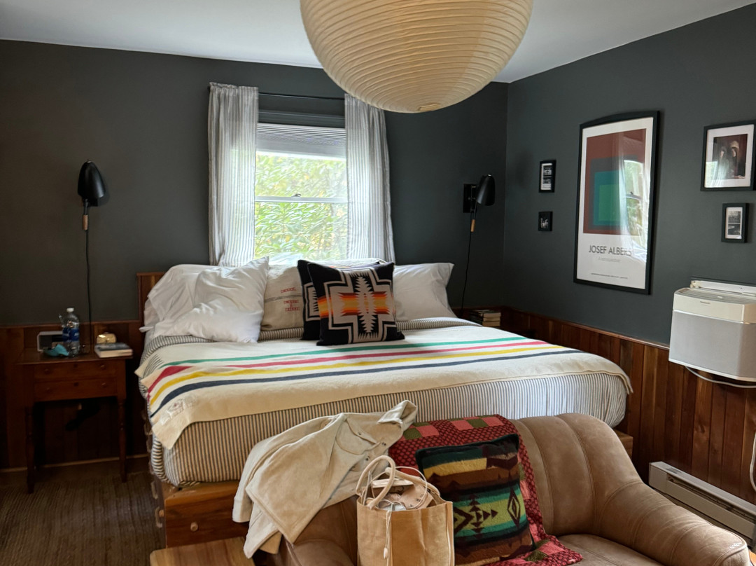 The Outpost Inn主图