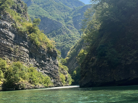 Guri Tours-地拉那必去景点