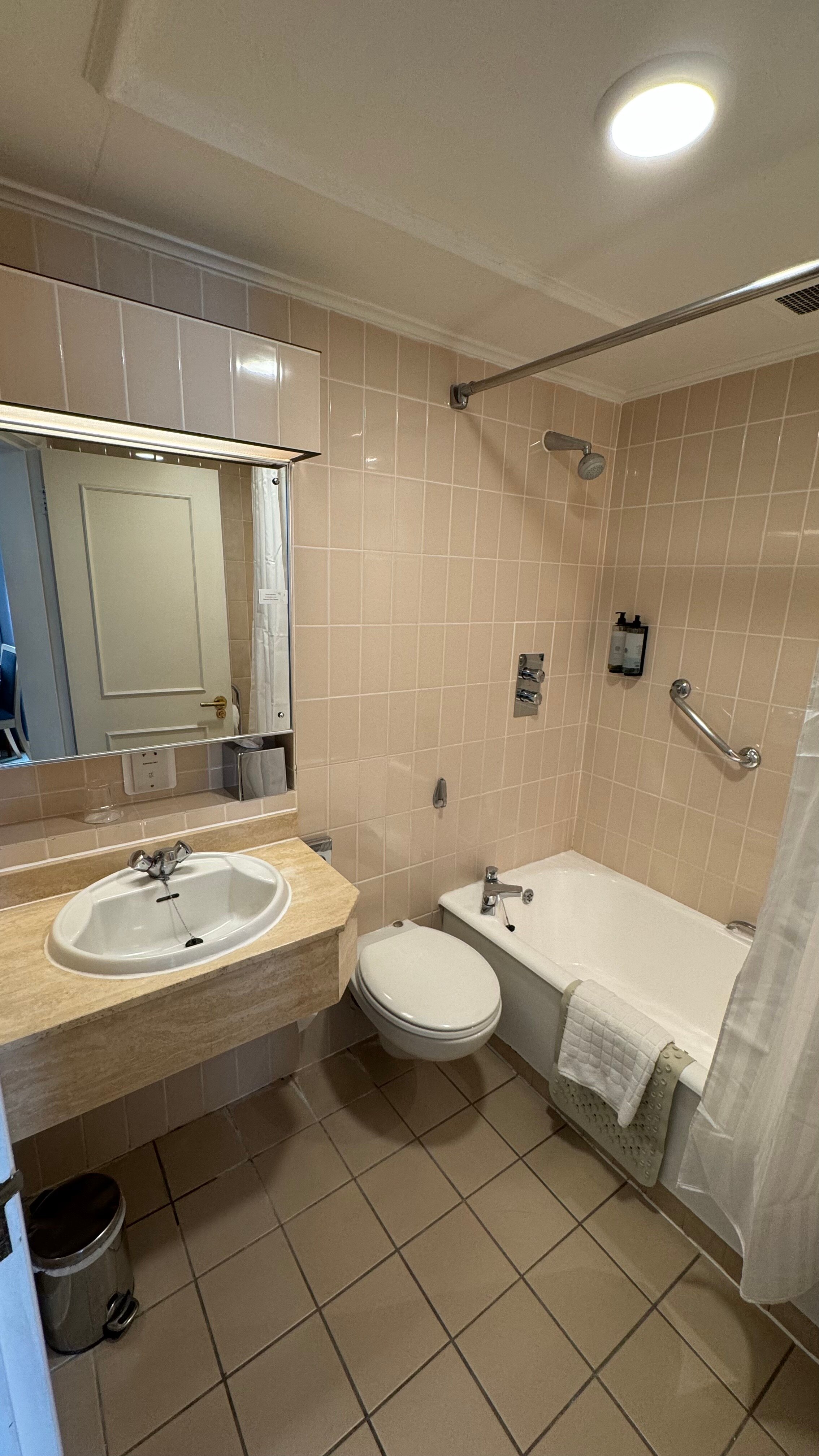 Best Western London Heathrow Ariel Hotel-浴室