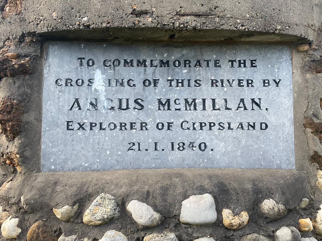 Angus Mc Millan Cairn-Stratford必去景点