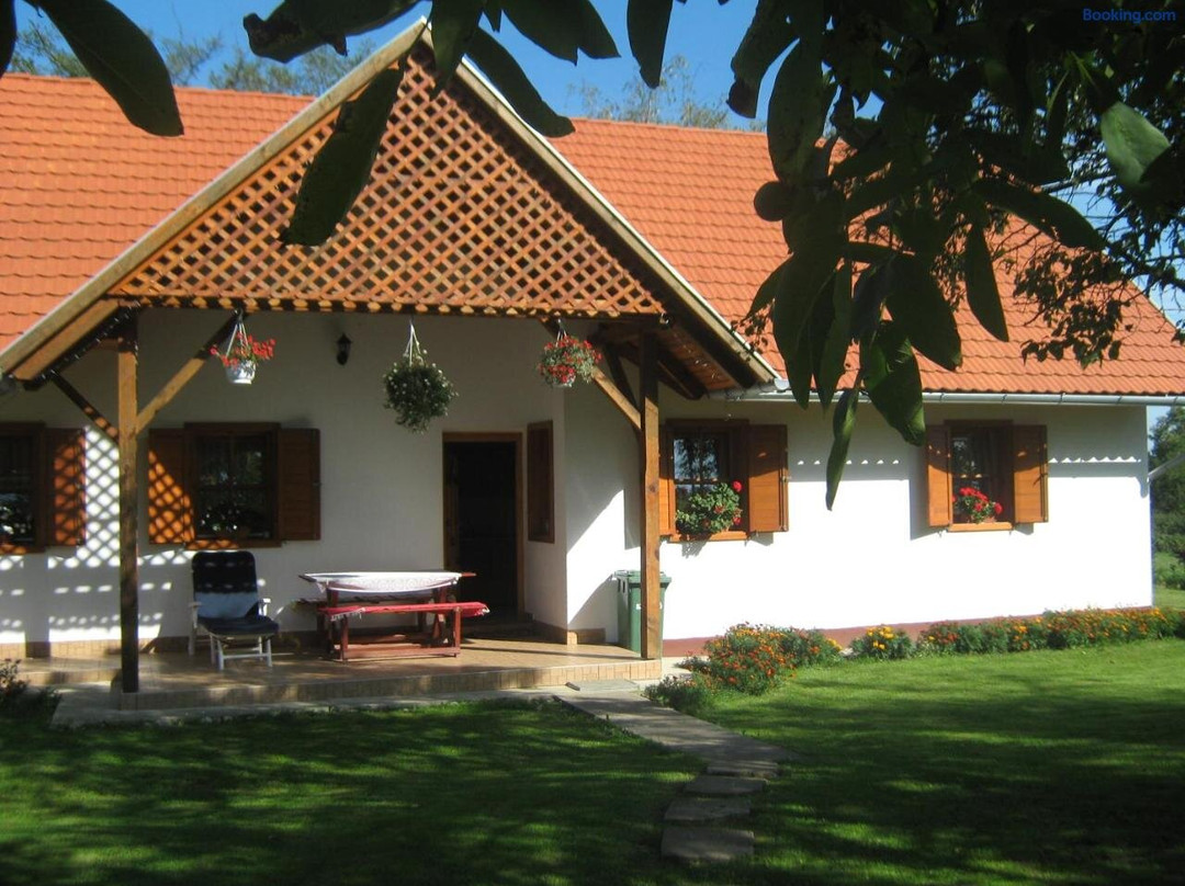 Vendegmarasztalo Porta