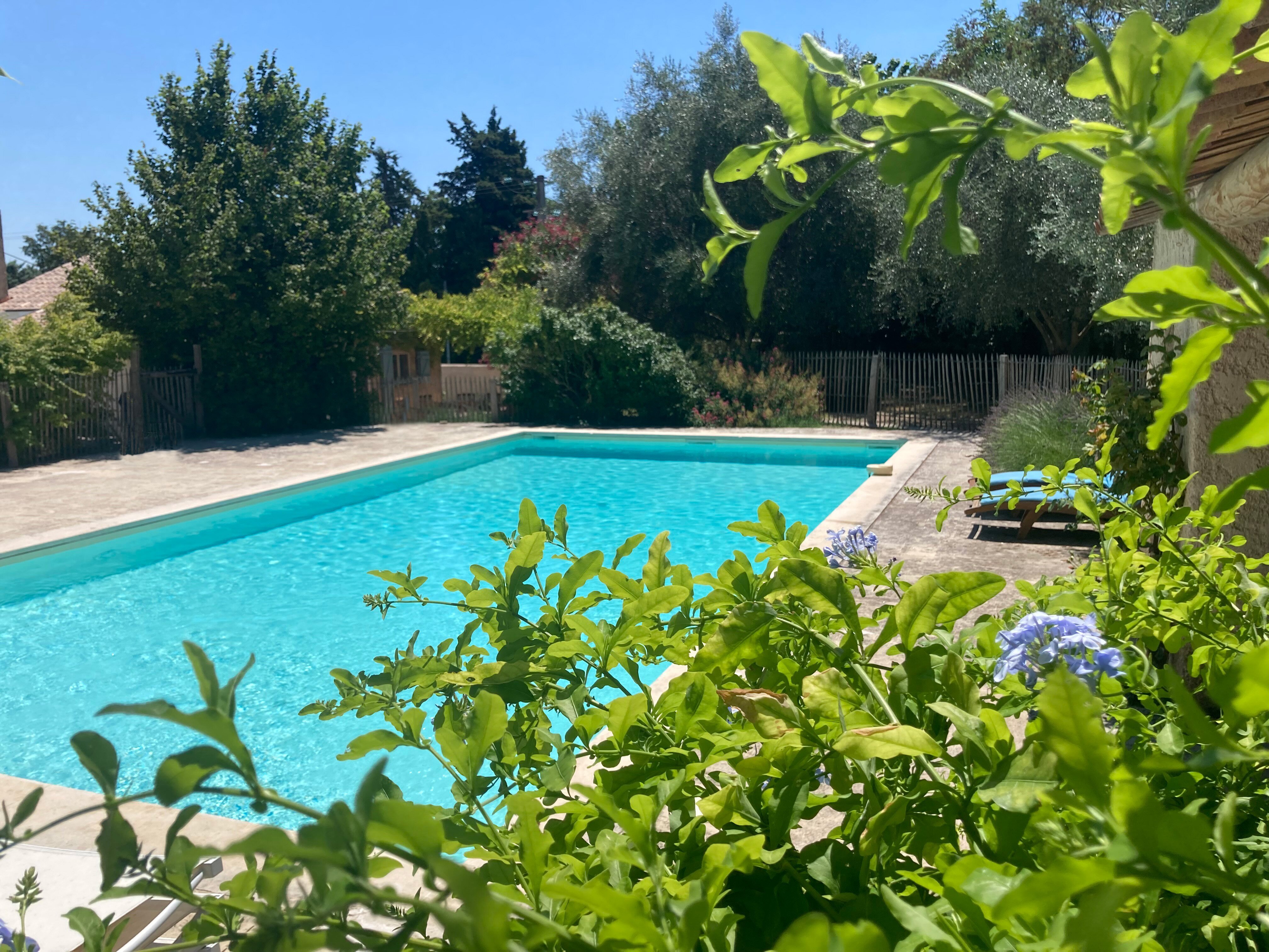 L'embellie En Provence-泳池