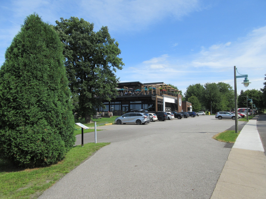 Quai De Sainte-angèle-贝坎库尔必去景点