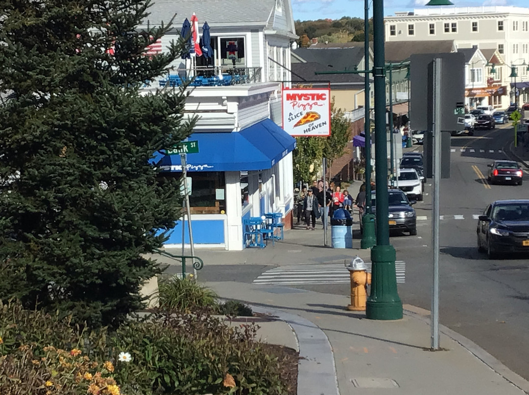 Historic Downtown Mystic-神秘河必去景点