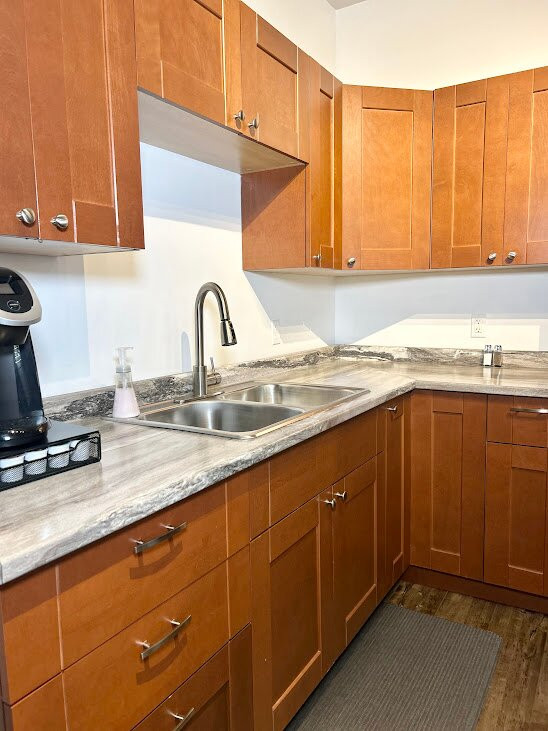 Cribs On The Hill主图