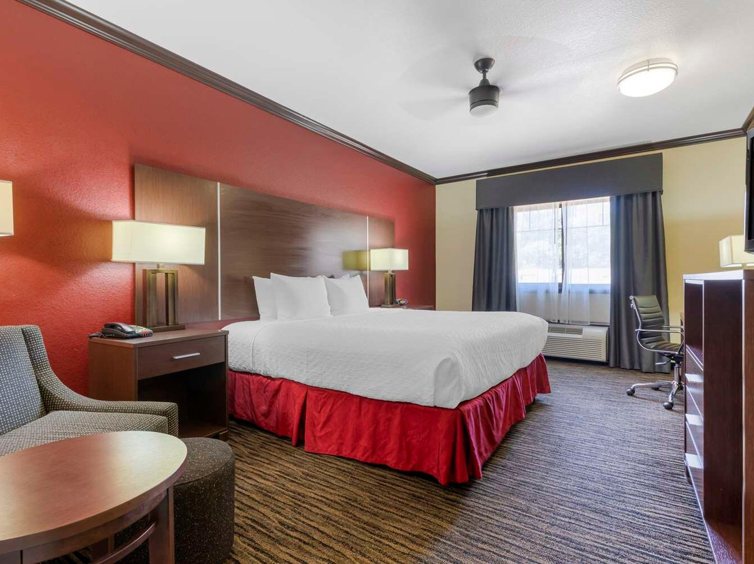 Best Western Plus Classic Inn & Suites主图