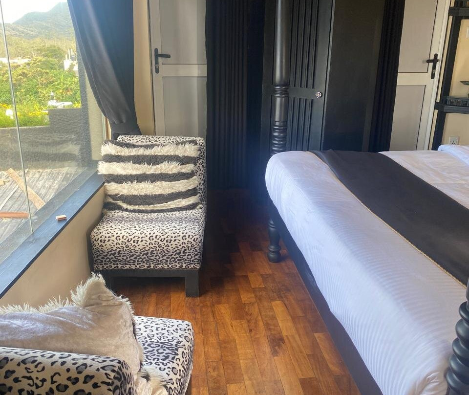 The Forest and Lake by Schofieldshire主图