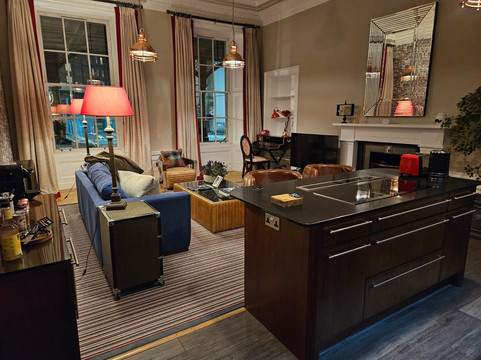 拉特兰酒店主图