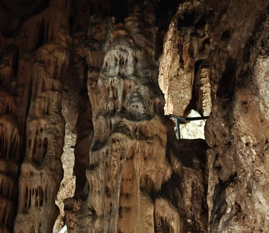 Coves Del Salnitre-Collbato必去景点