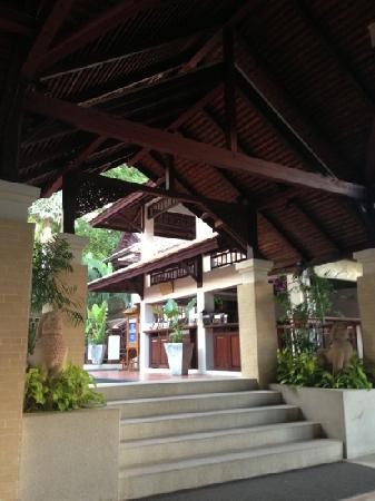 查汶丽晶海滩度假村主图