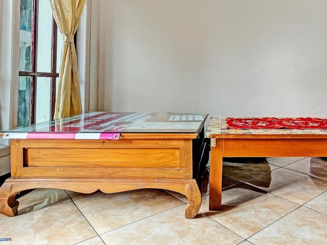 OYO 93422 Villa Tirto