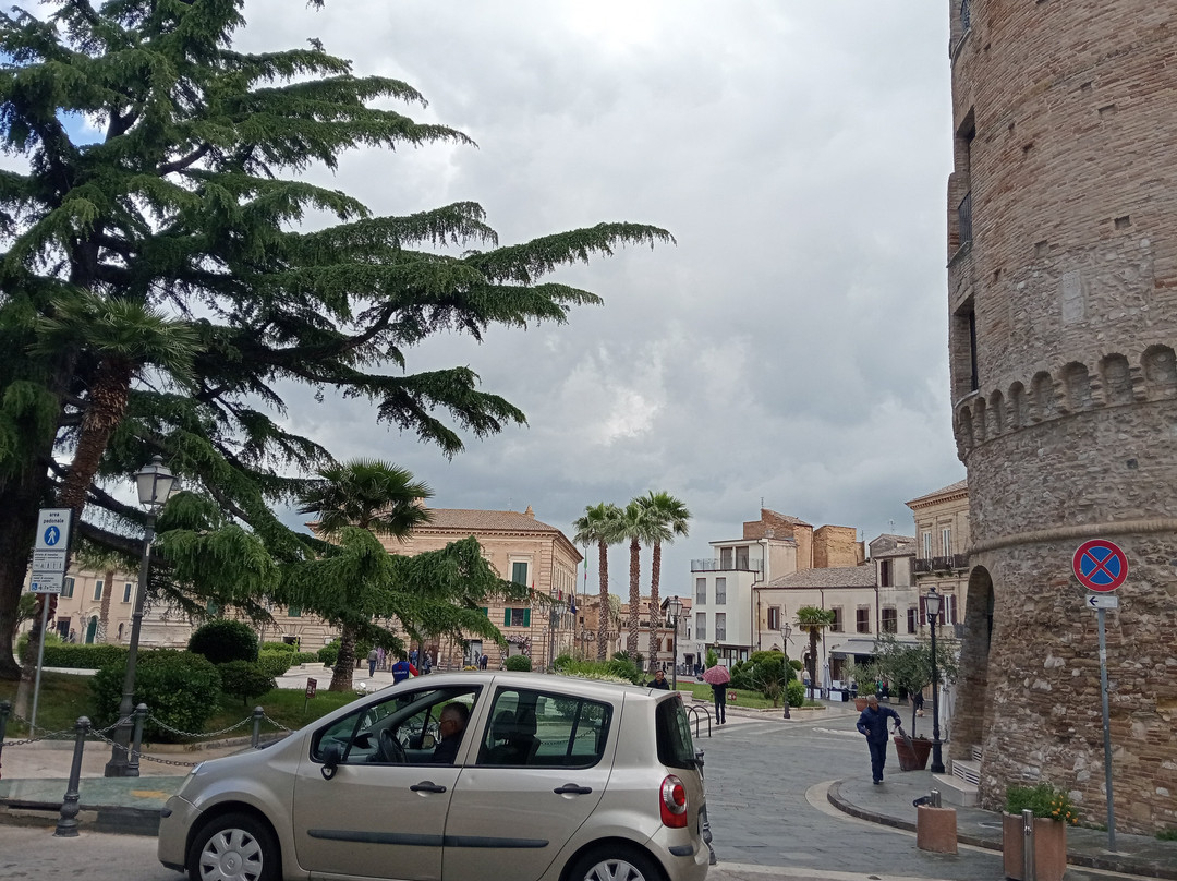 Piazza Rossetti-瓦斯托必去景点