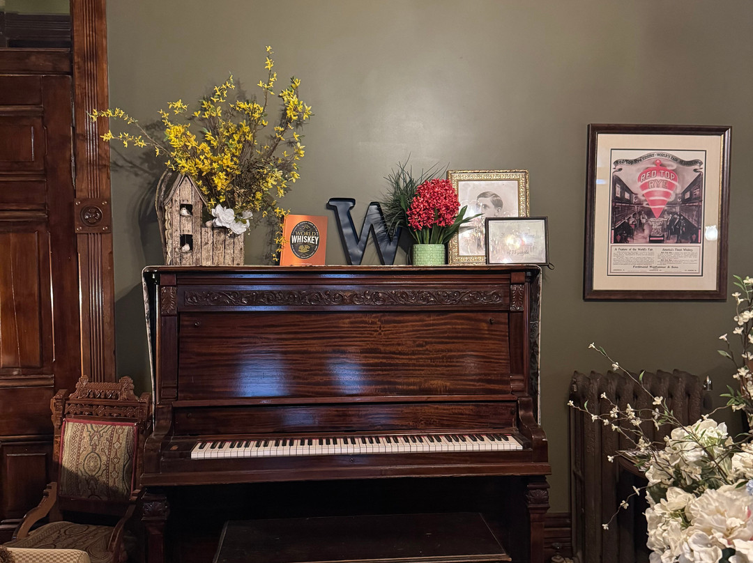 Whiskey Mansion Bed & Breakfast主图