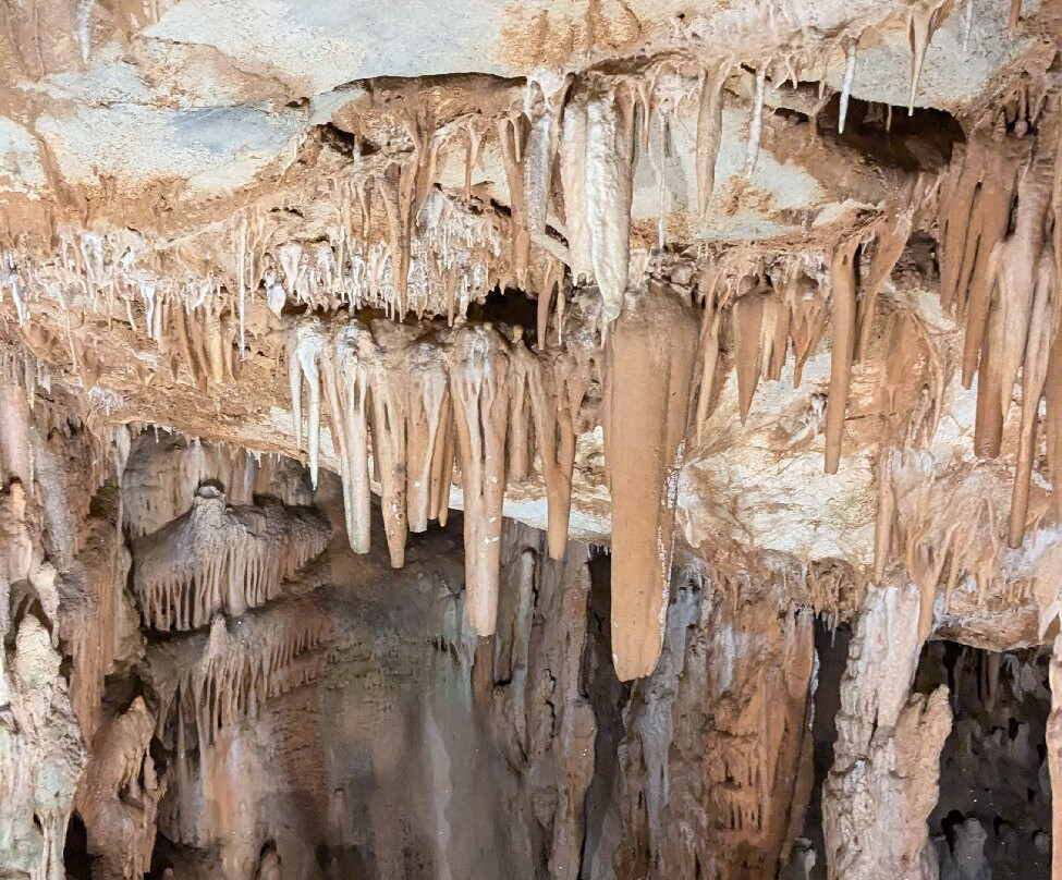 Sfentoni Cave景点图片