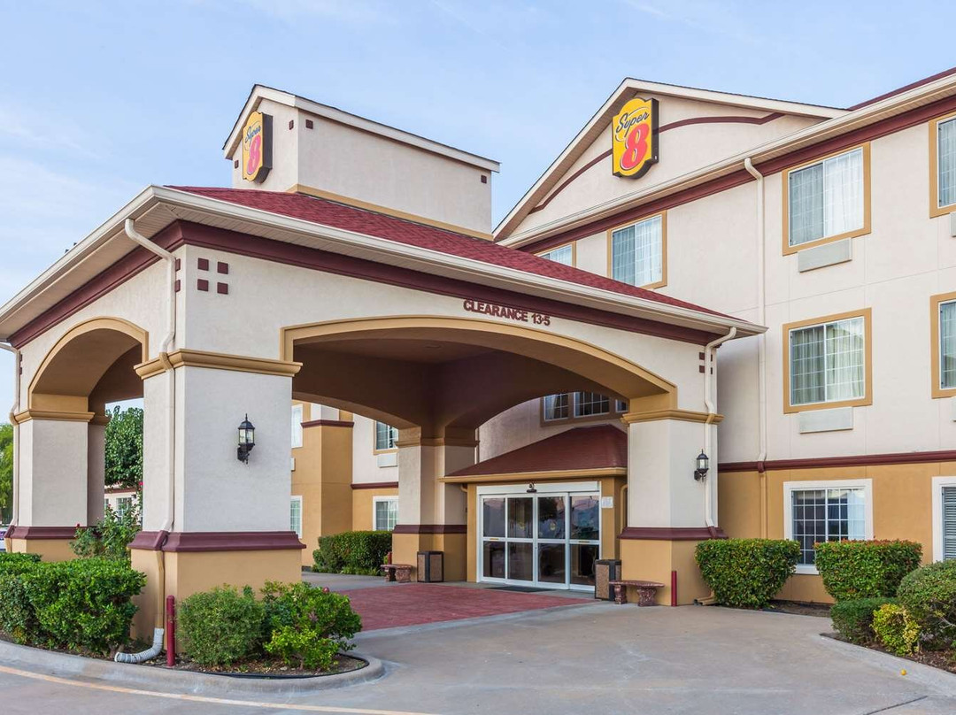 Hubbard酒店住宿-Super 8 by Wyndham Hillsboro TX