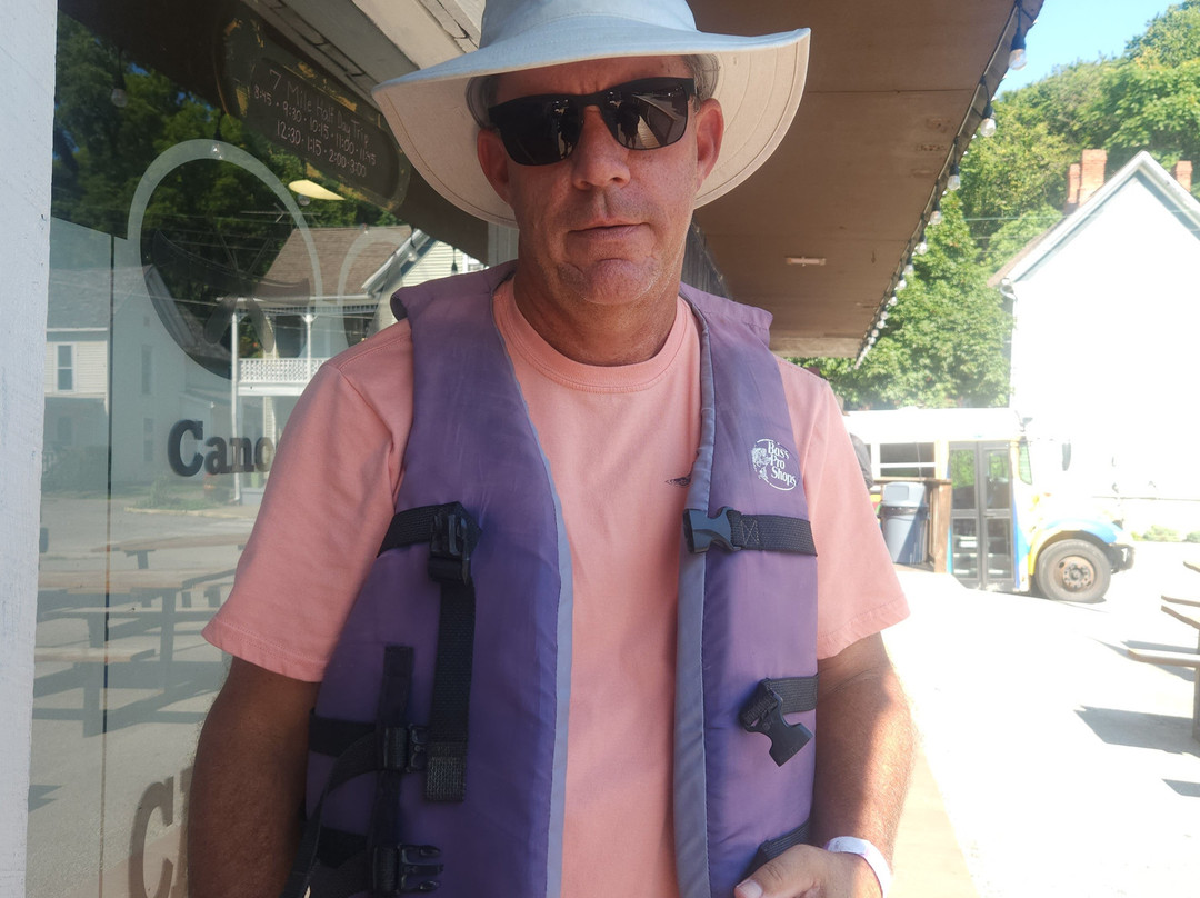 Cave Country Canoes-Milltown必去景点