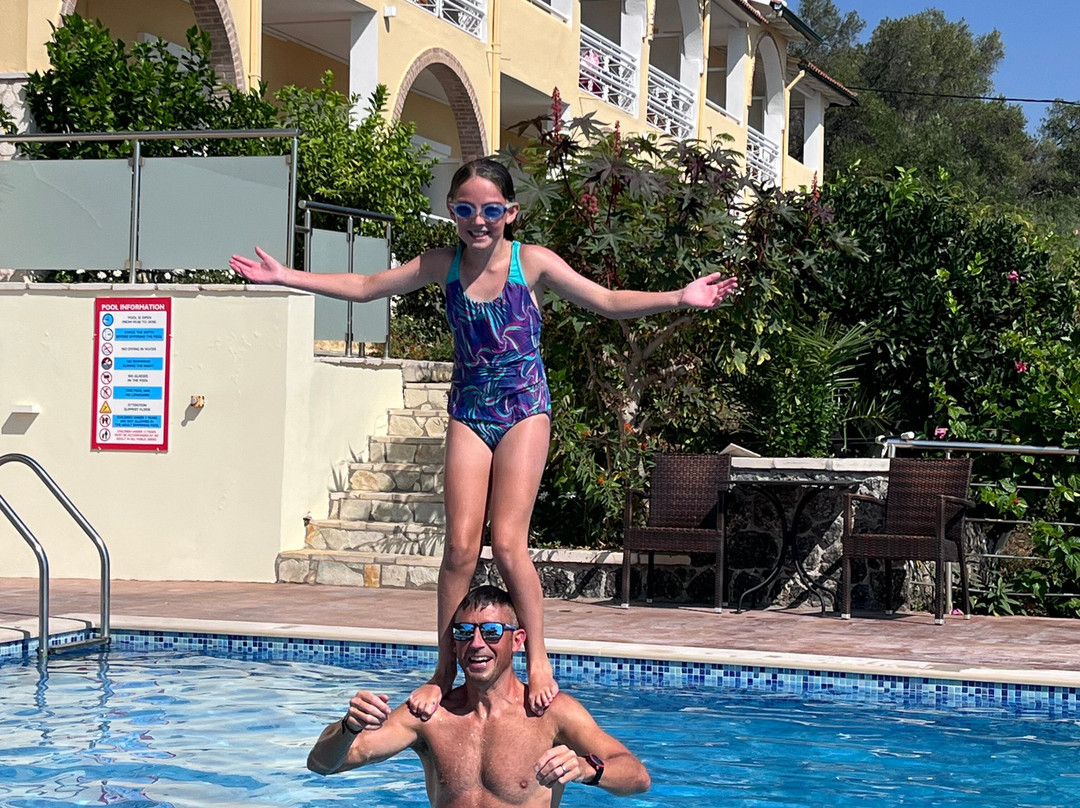 Mazis Apartments主图