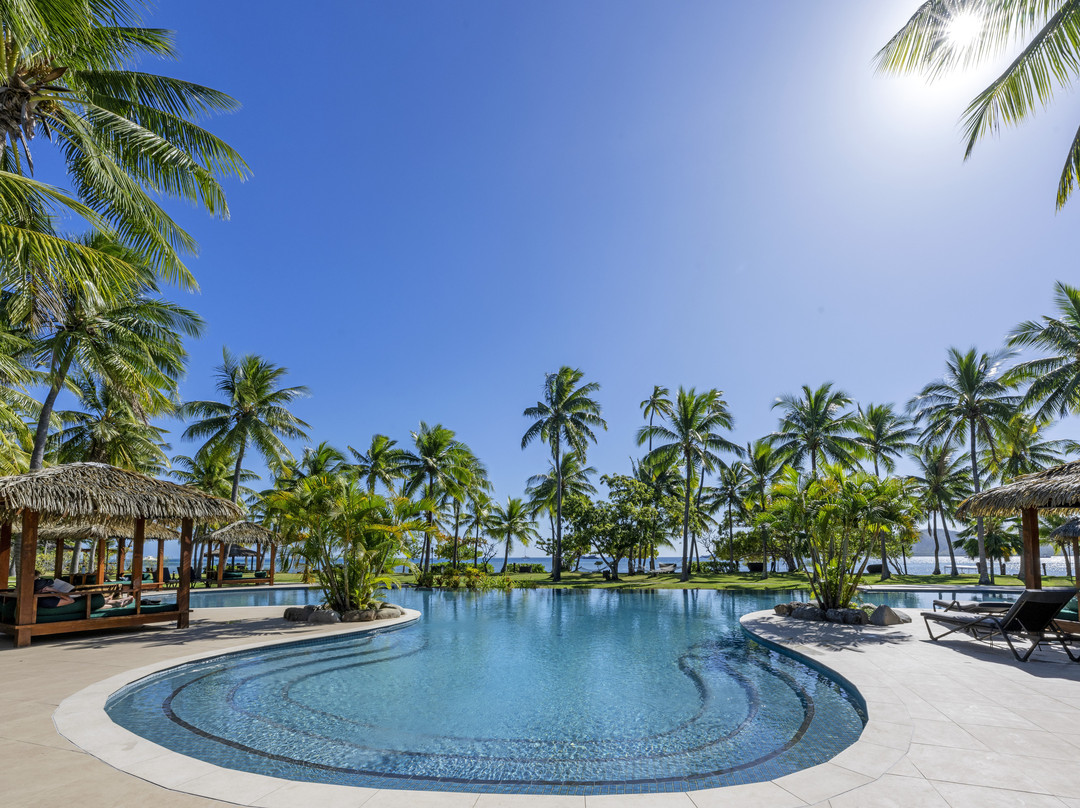 罗玛尼岛度假酒店主图