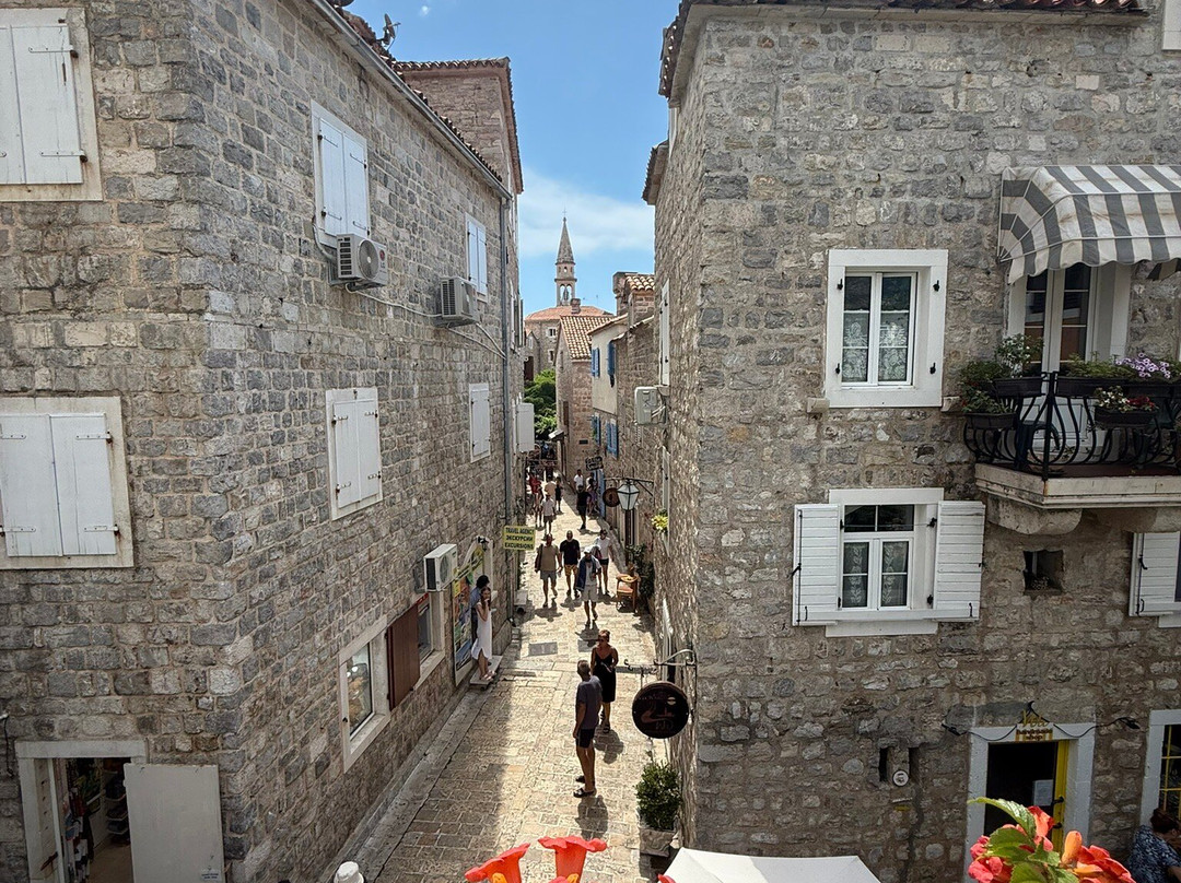 Infinity Hotel & More