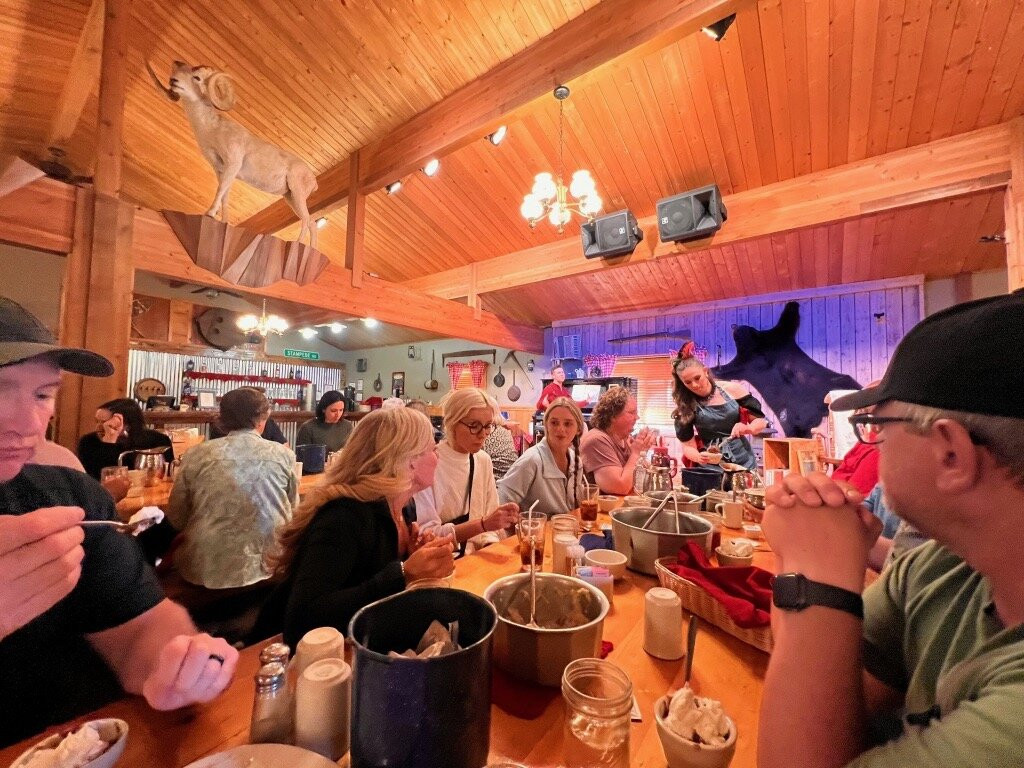 Alaska Cabin Nite Dinner Theatre-德纳利国家公园和自然保护区必去景点