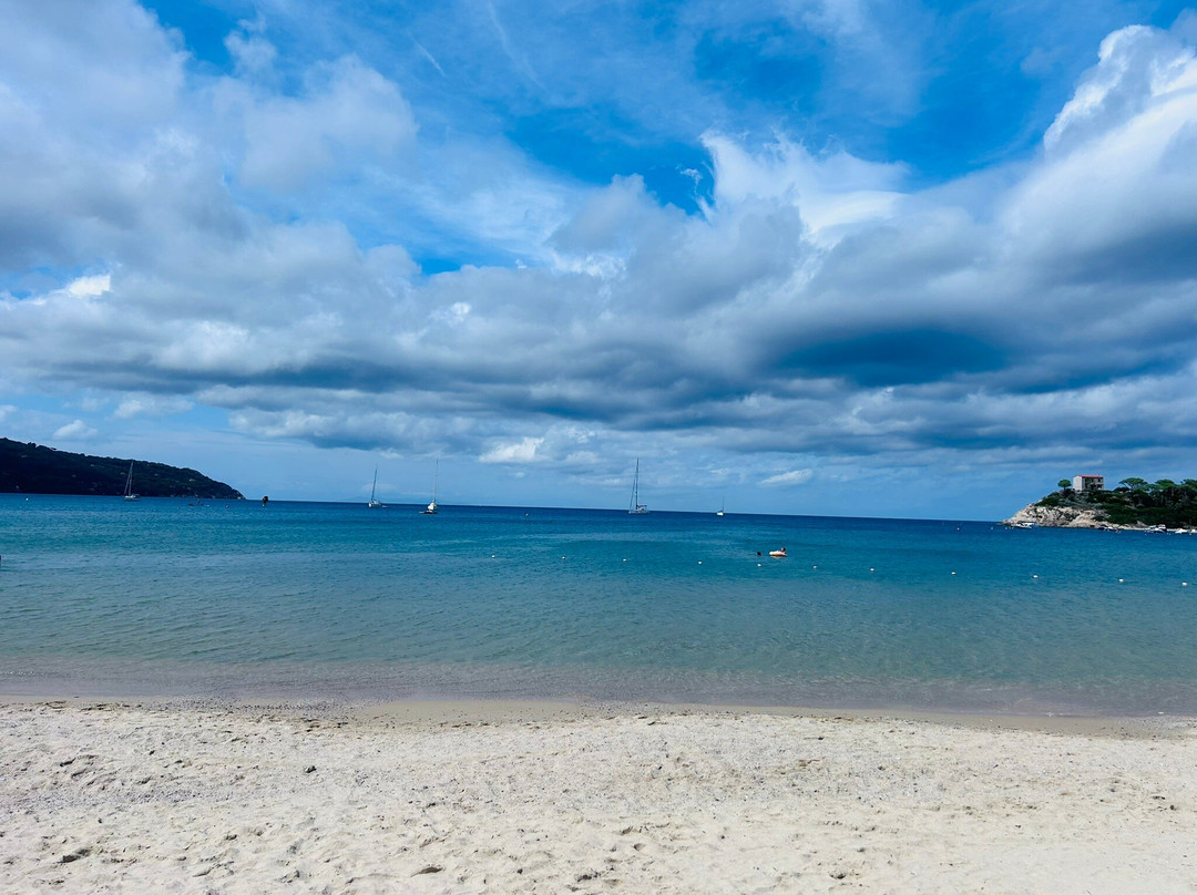 Molo Beach