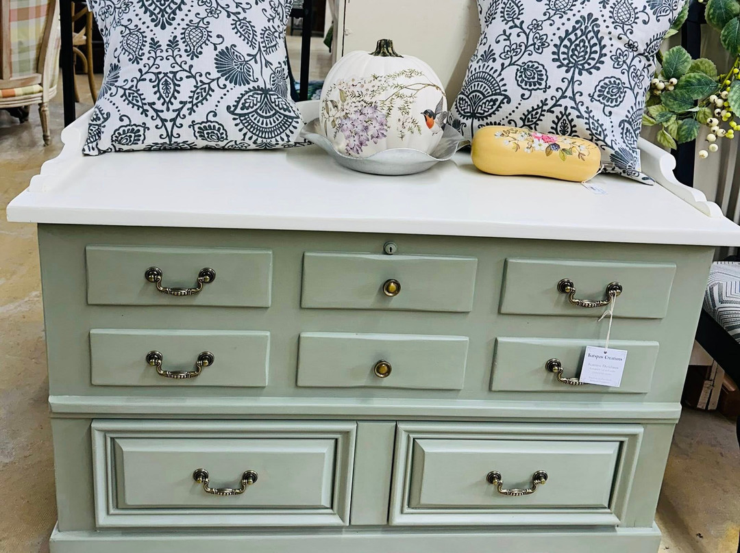 Salvage Sisters, A Repurposed Store-Baxter必去景点