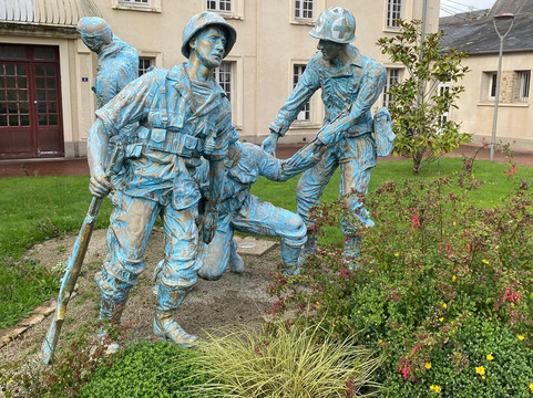 Espace Hamilton-levaufre-Periers必去景点