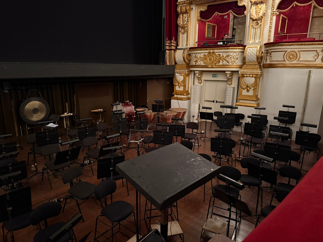 Teatro Petruzzelli-巴里必去景点