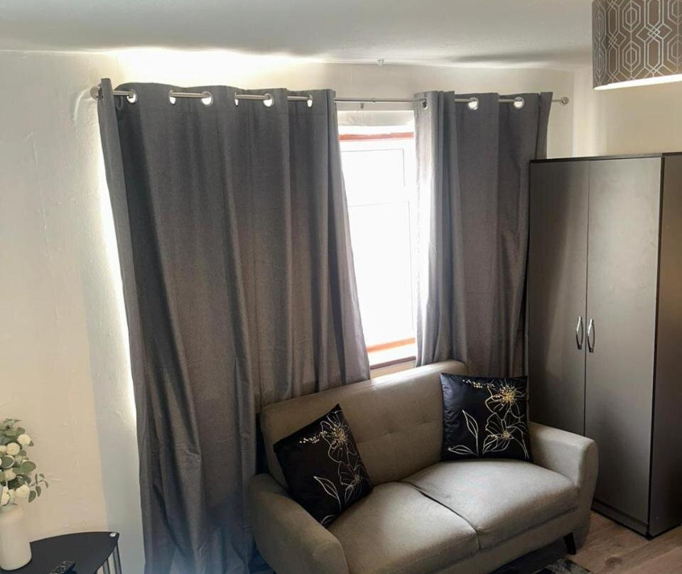 2 Luxury Interconnecting Twin Rooms-shared Space