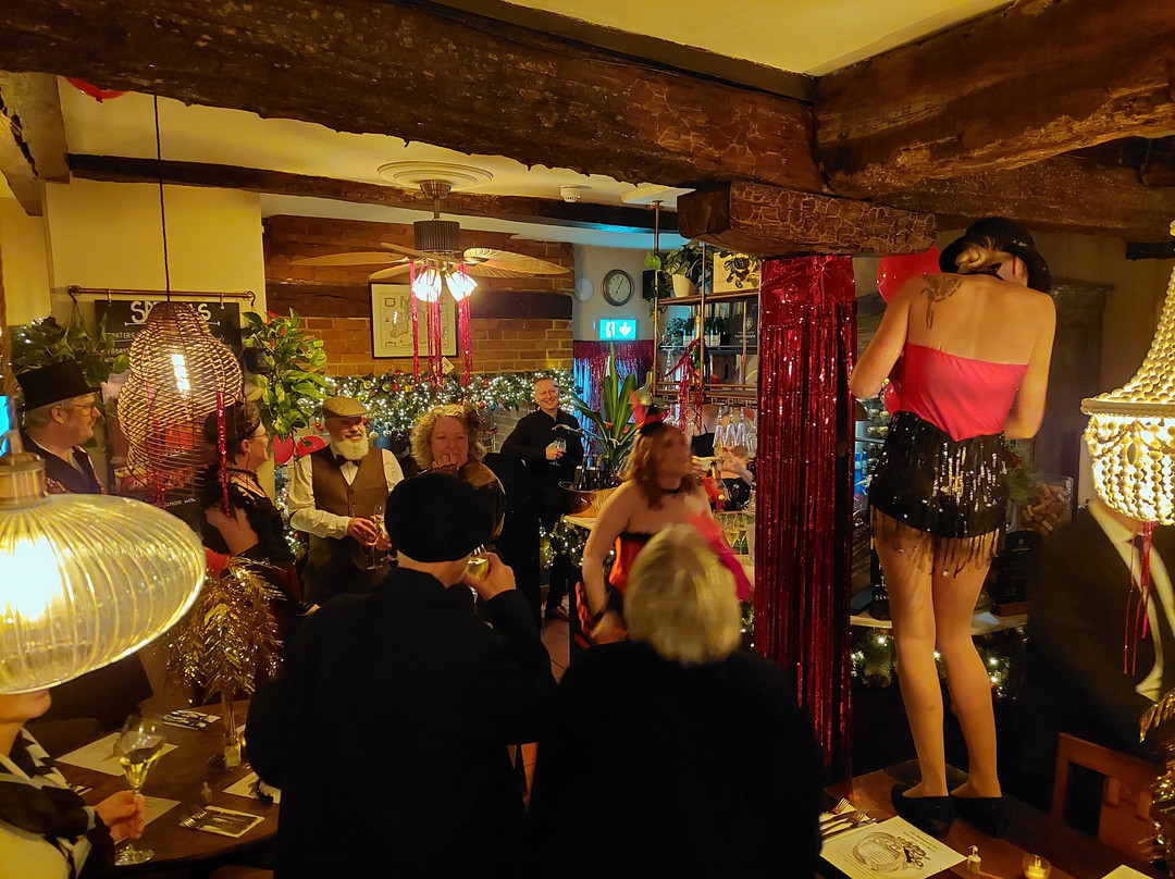 The Woolpack Hotel主图