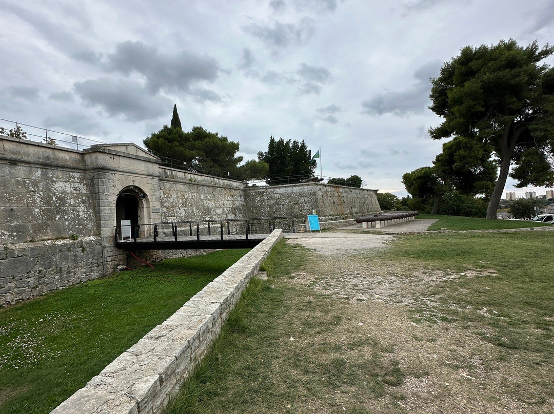 Zerostrasse-普拉必去景点