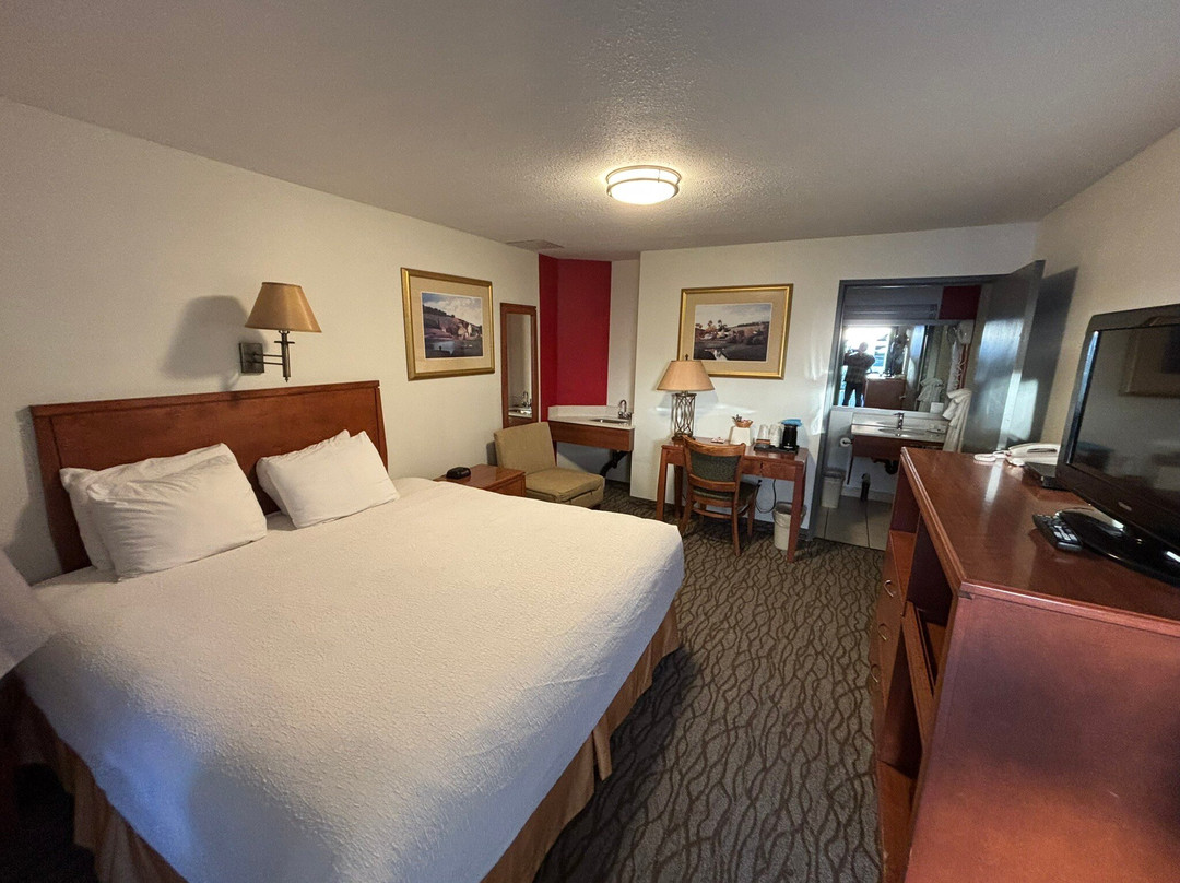 Ramada Limited Merritt主图