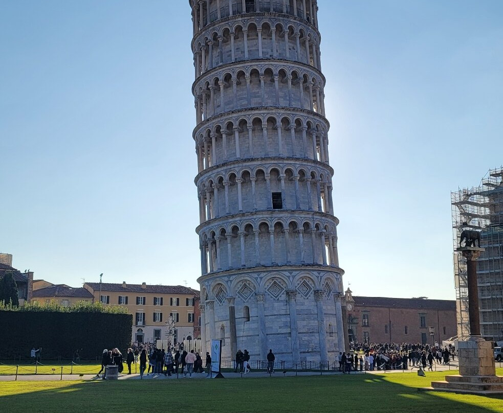 Enzo Dellaria Private Tours & Transfers-里窝那必去景点