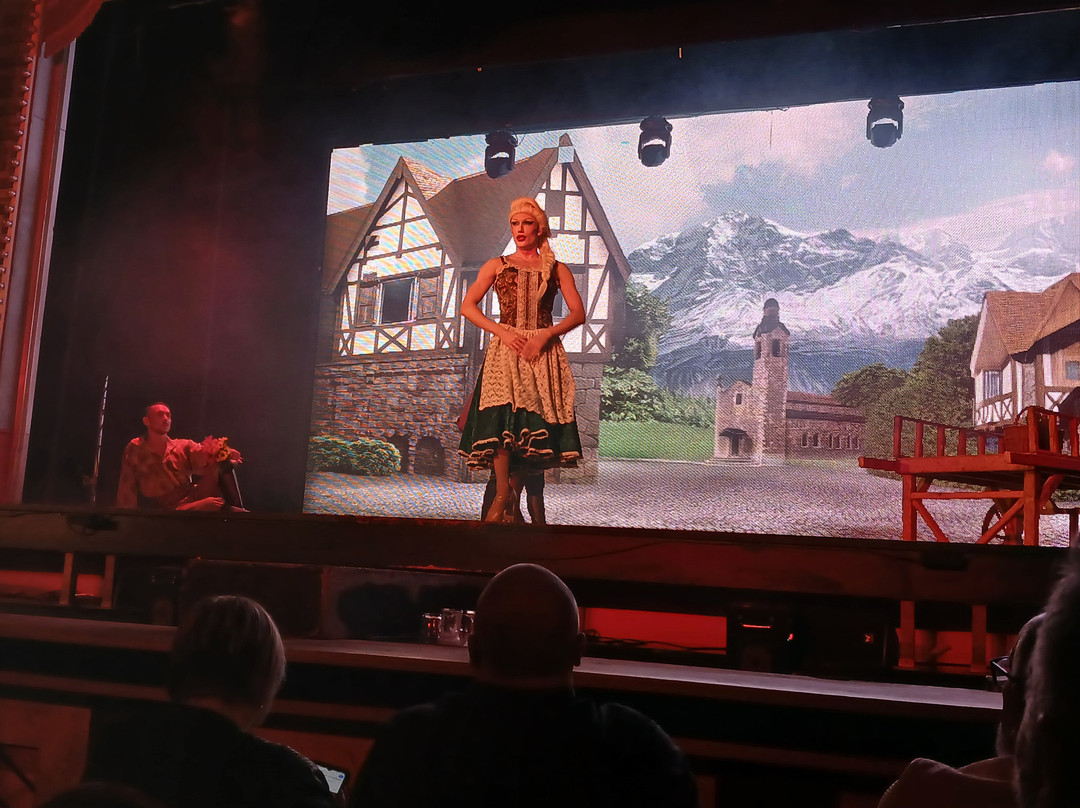 Funny Girls-黑潭必去景点