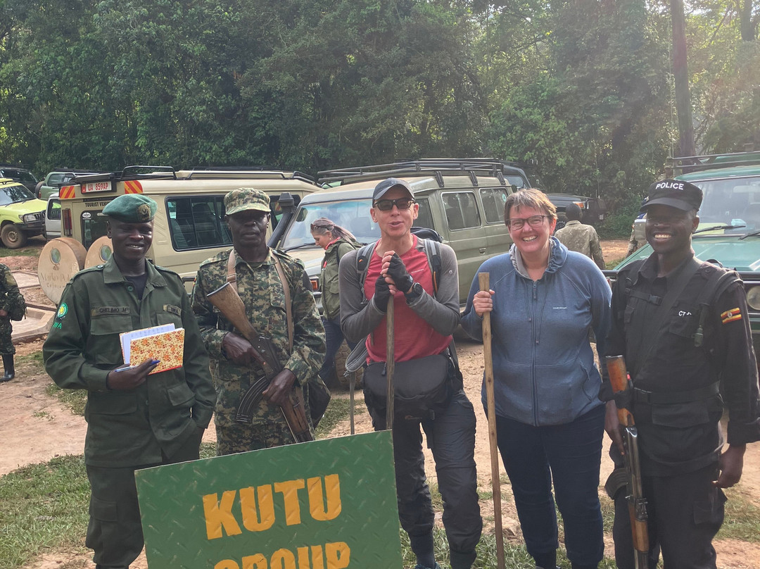 Gorillas and Wildlife Safaris-布恩迪难以穿越的国家公园必去景点