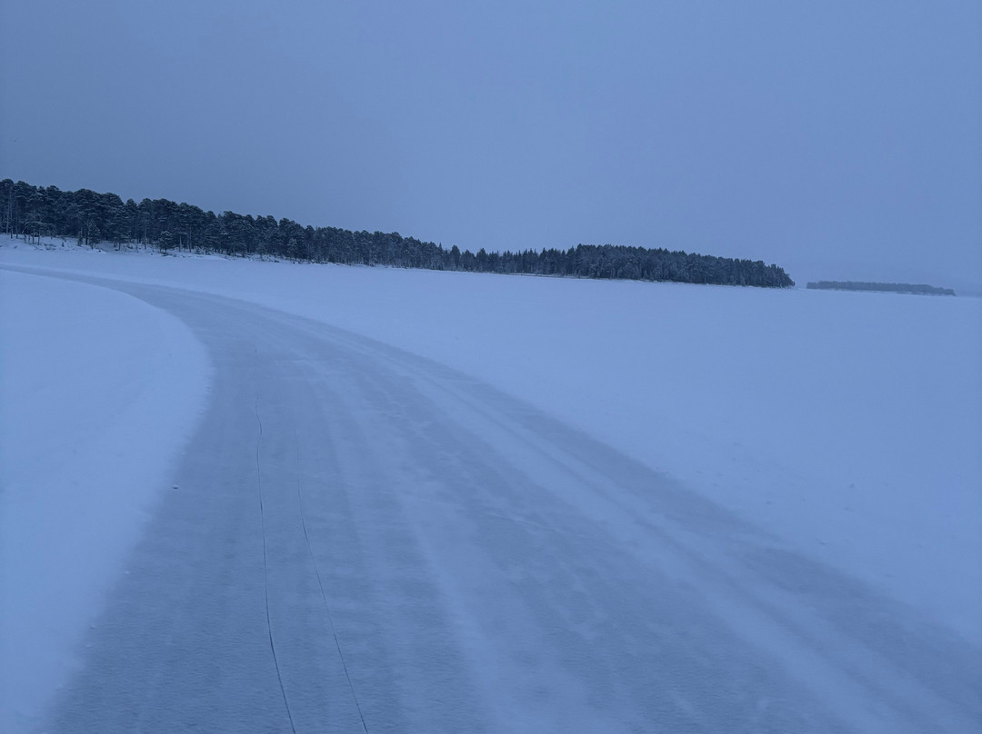 Inari Lake Skating-伊瓦洛必去景点