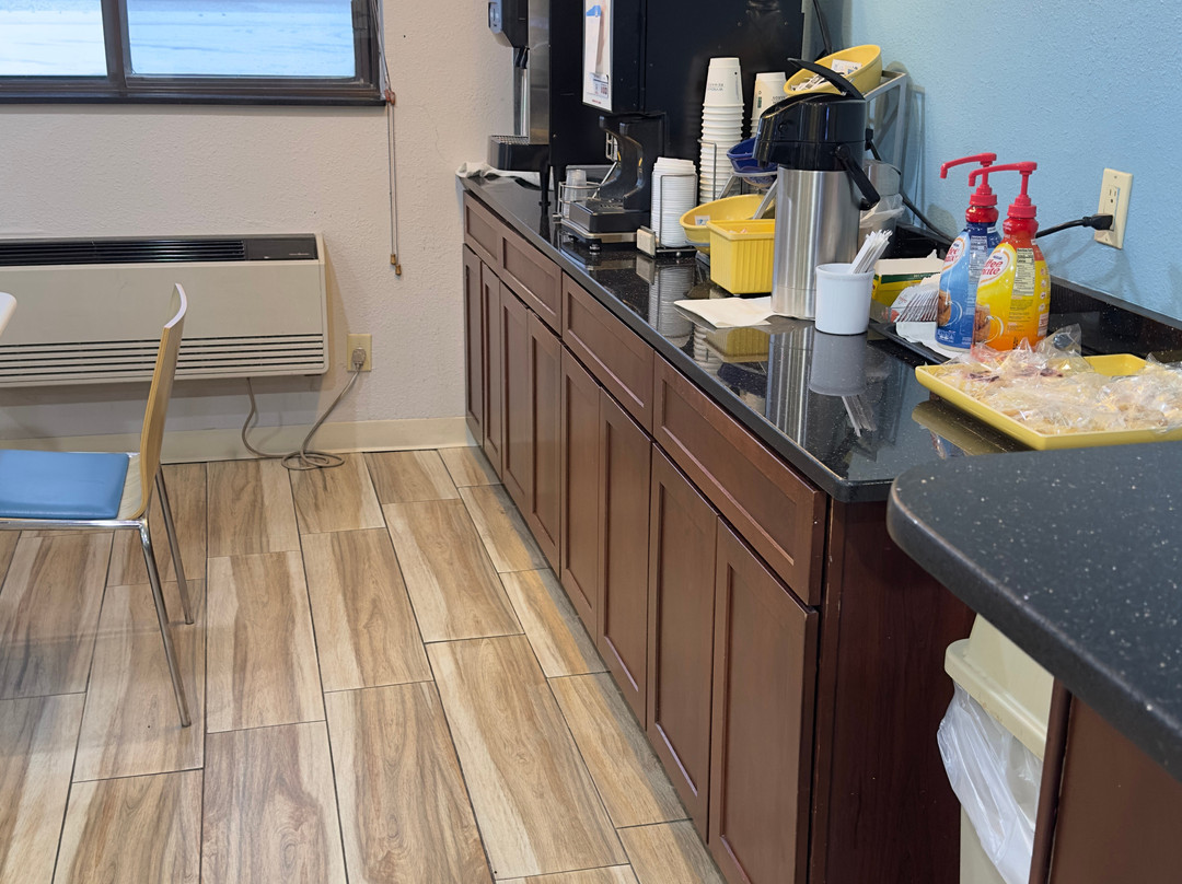 Days Inn by Wyndham Le Roy/Bloomington Southeast主图