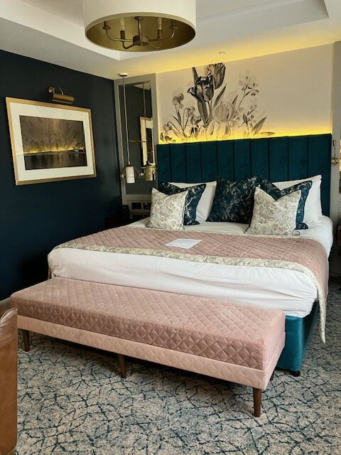 阿尔马特怀特大厅酒店主图