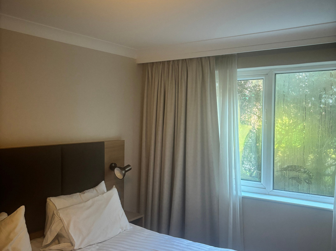 假日雷丁南部M4高速公路11号岔口酒店主图